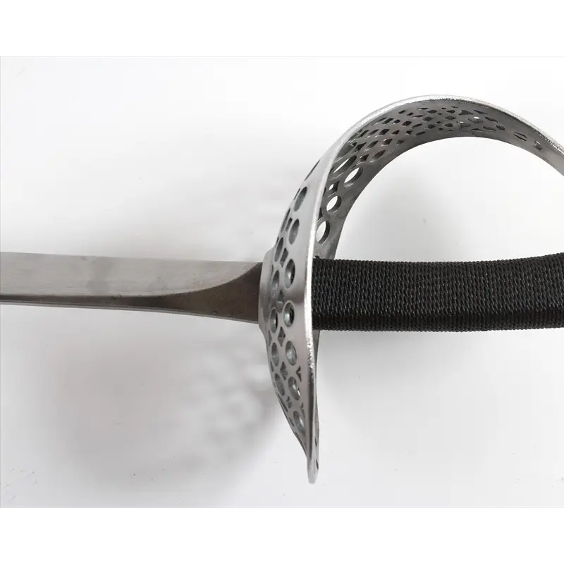 sabre-dentelle-sabre-amhe-peter-regenyei.webp